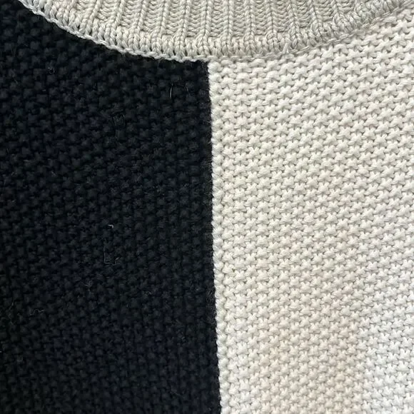 TODD & DUNCAN Black and White Color Block Cropped Long Sleeve Sweater, Size S - Picture 6 of 9